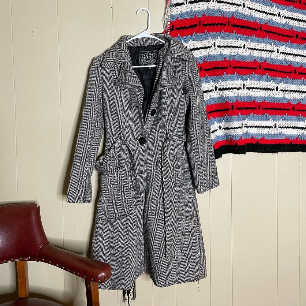 Black/white trench coat